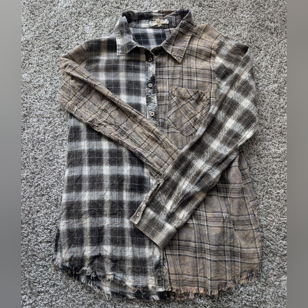 Gilded Intent Women's Plaid Button-Up Shirt Size Medium
